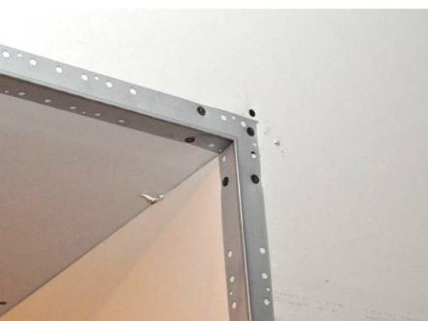 Perforated drywall plaster angle bead